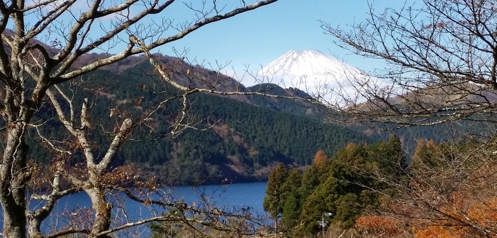 富士山の見える日帰り温泉 箱根 芦ノ湖 龍宮殿