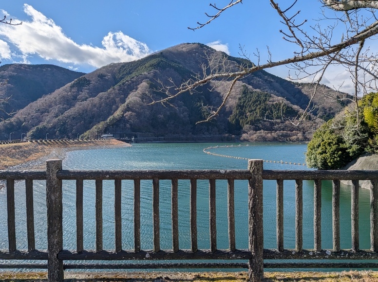 �O��΂𒭂߂Ȃ���̃����`